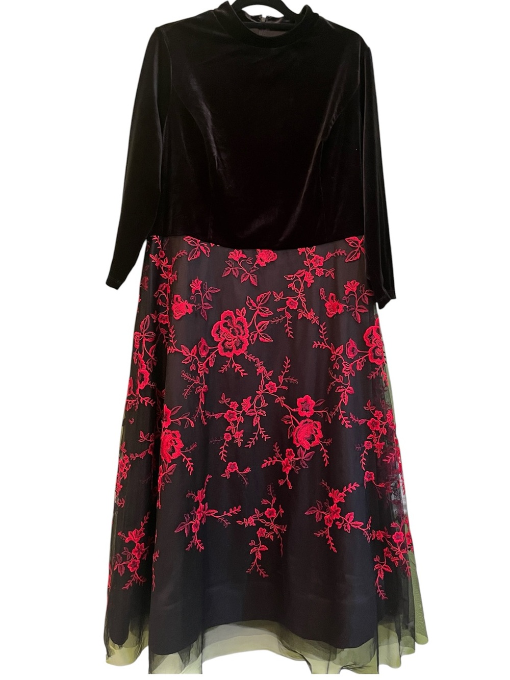 NWOT Isaac Mizrahi Velvet and Embroidered Tulle Dress